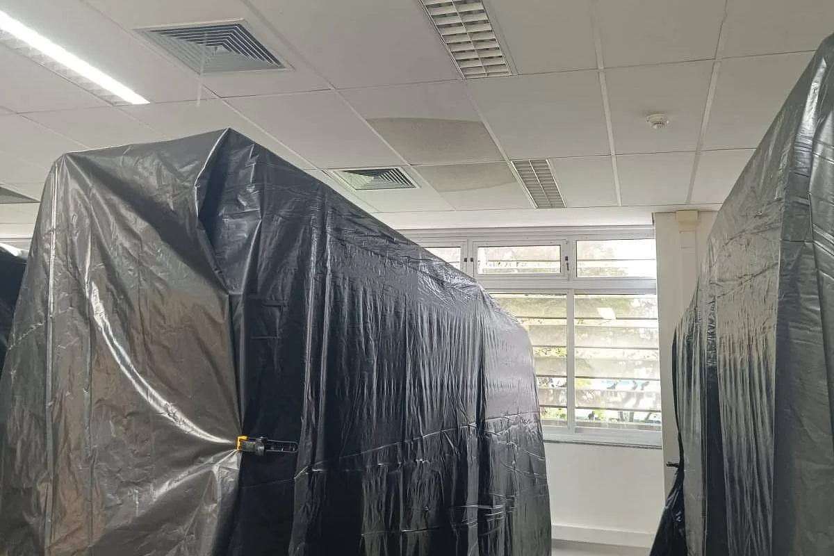 Acervo é retirado após novas infiltrações na biblioteca da Educação da USP