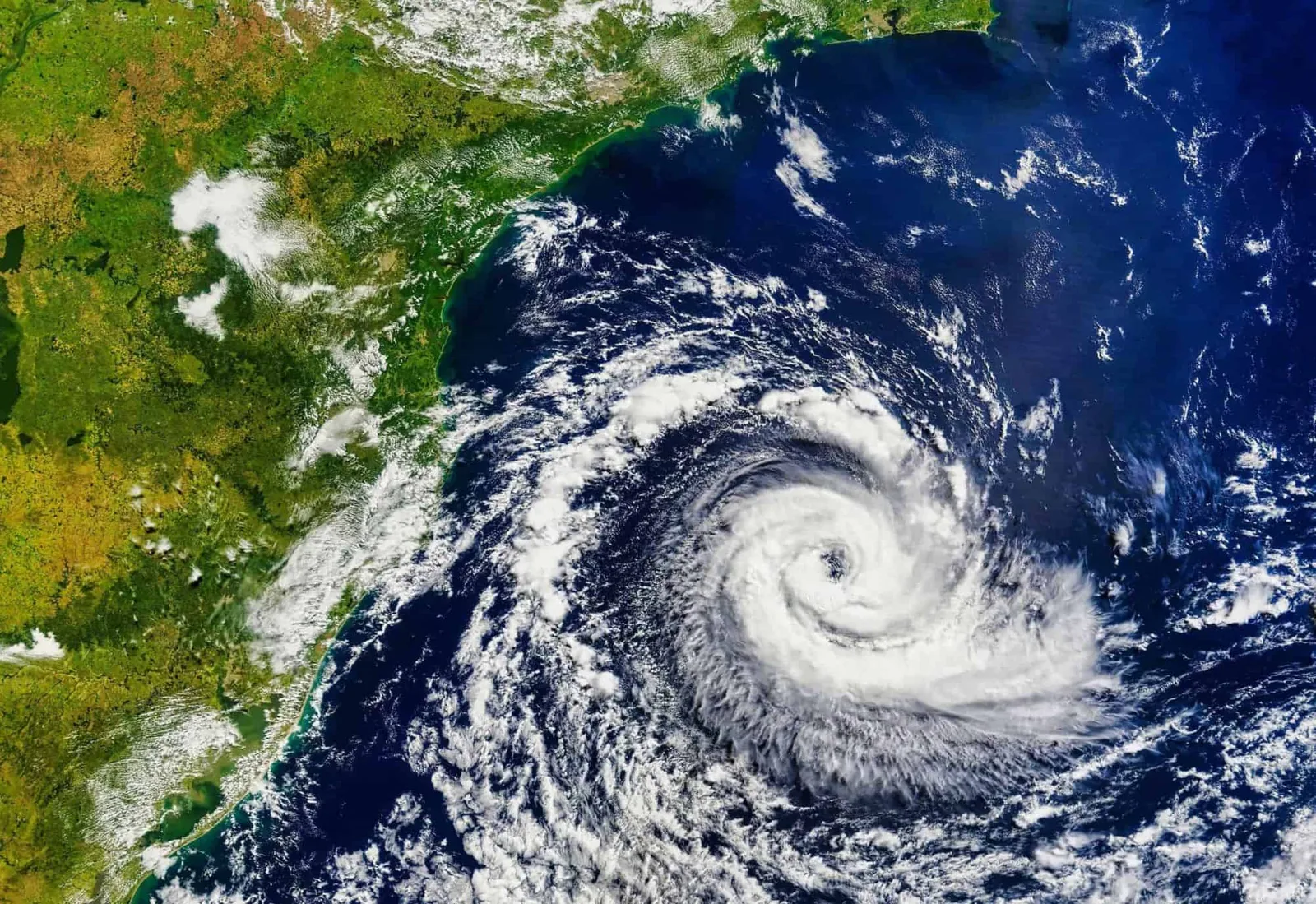 Ciclone extratropical mantém chuva e trovoadas no Sul e Sudeste no sábado
