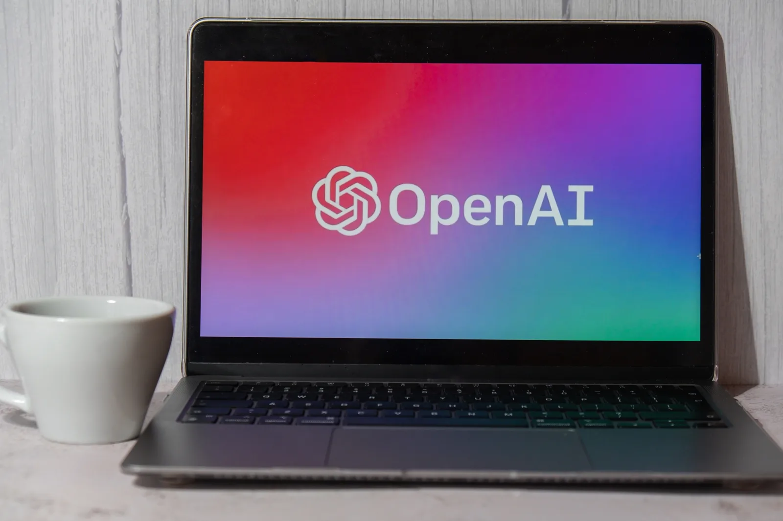 OpenAI demite três pesquisadores por violação de políticas internas