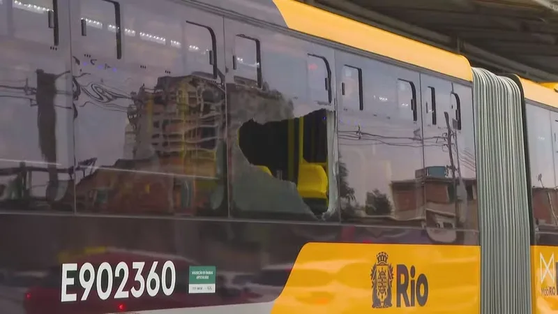Passageiro morre após ser baleado em ônibus do BRT no Rio