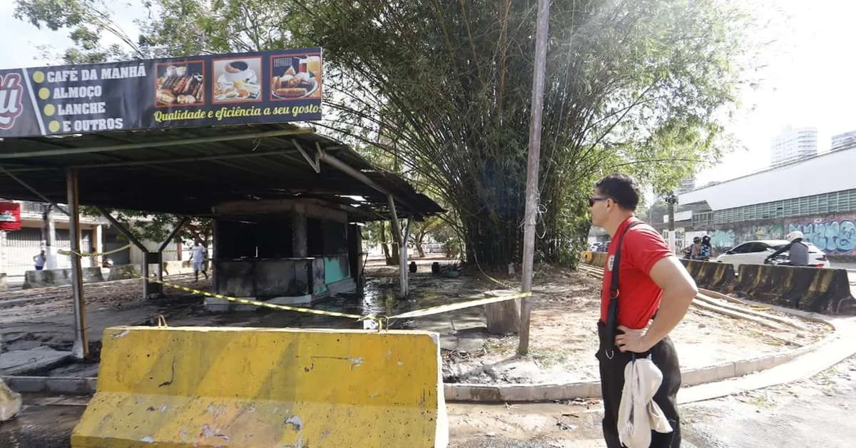 Incêndio atinge quiosque no Marco, em Belém, e ameaça estrutura
