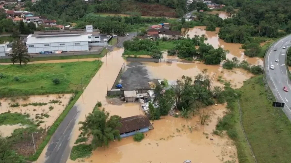 Blumenau revisa marcas do Itajaí-Açu que podem atingir ruas