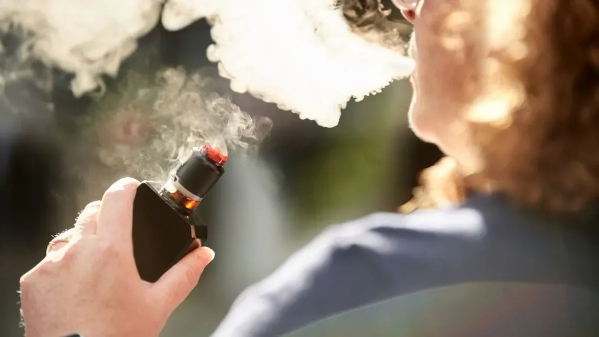 Projeto na Câmara propõe proibir fabricação e venda de vapes no Brasil