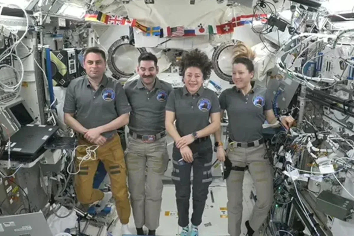 Crew-12 aguarda substitutos para iniciar retorno da estação espacial