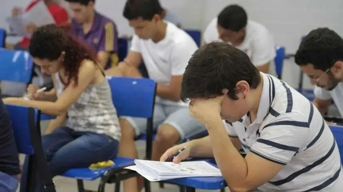 Só 20 parlamentares da frente de educação destinaram emendas à área
