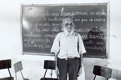 Paulo Freire aos 105: cinco livros para conhecer suas ideias sobre educação