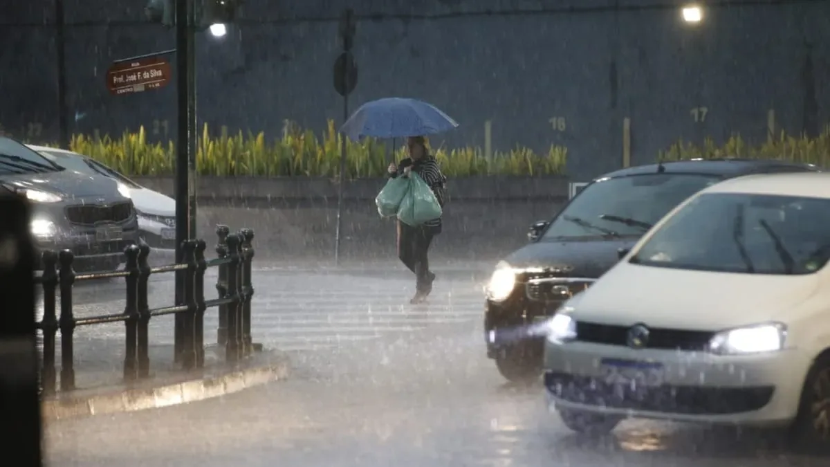 Blumenau prevê até 100 milímetros de chuva e monitora nível do Itajaí-Açu