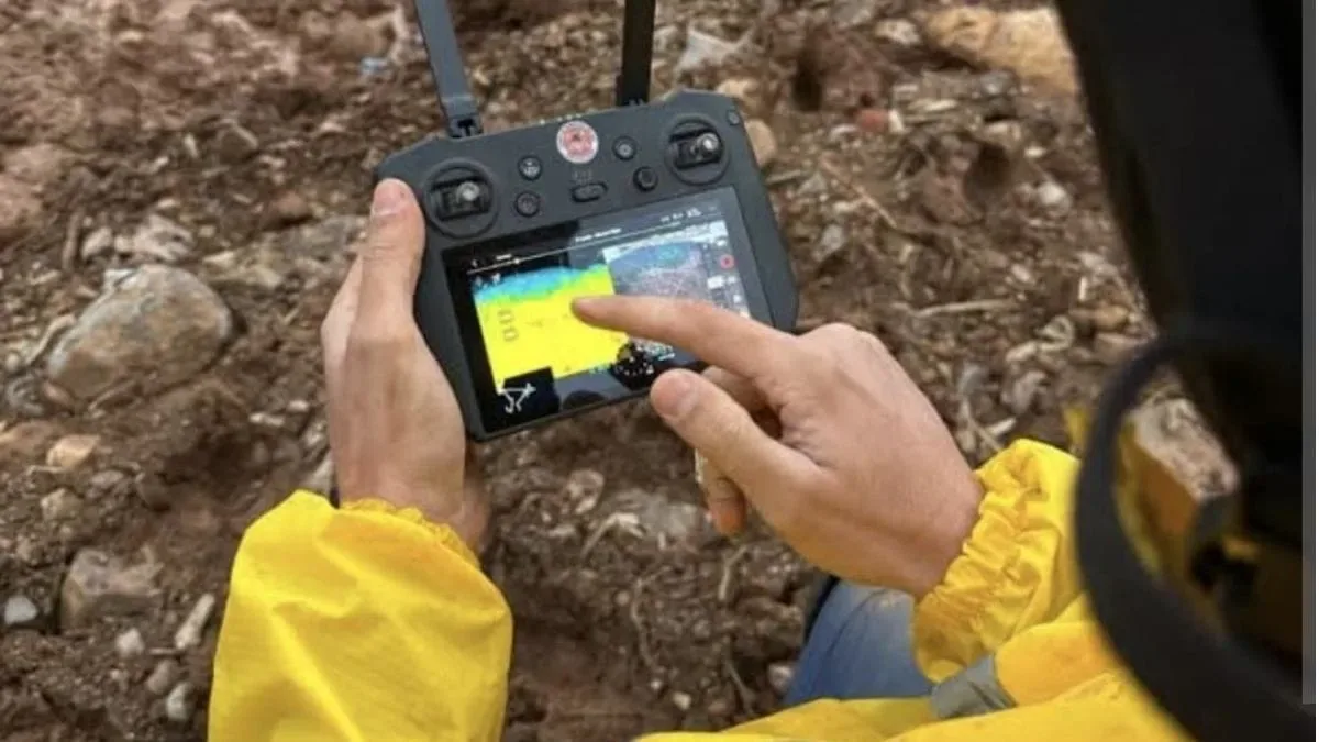 Idoso é retirado consciente de grota após busca com drone em Laurentino