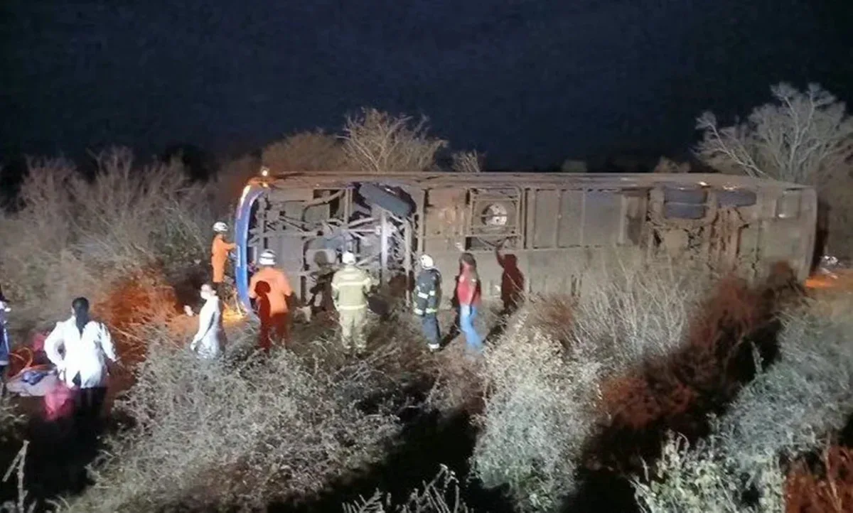 Acidente com ônibus na BR-122 mata sete pessoas na Chapada Diamantina