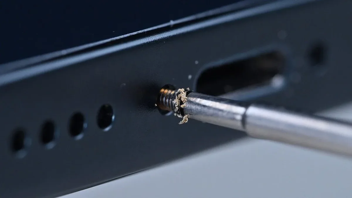 iPhone 13 mini ganha bateria substituída e mais espaço interno em restauração