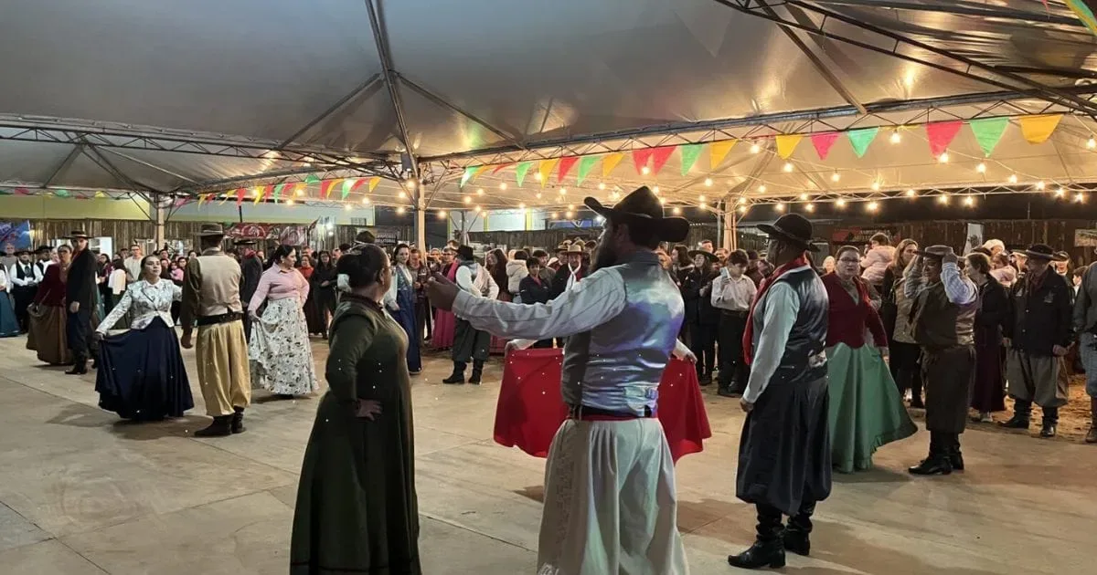 Bailes diários e Chama Crioula marcam Semana Farroupilha em Arroio do Silva