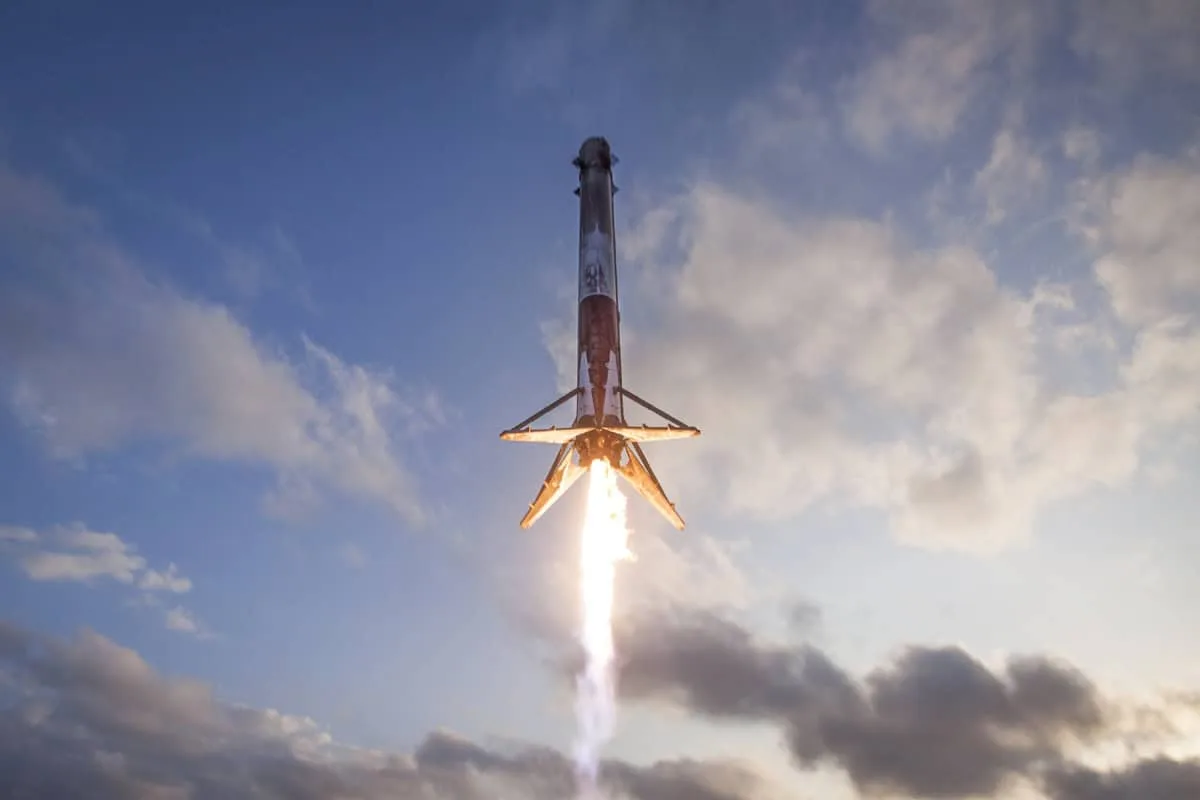 SpaceX lança missão classificada para a Força Espacial dos EUA