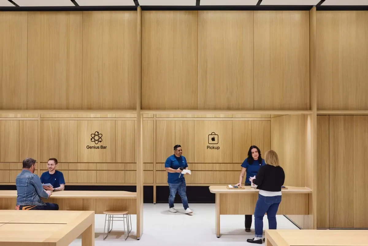 Apple redesenha lojas e recoloca atendimento no centro da experiência