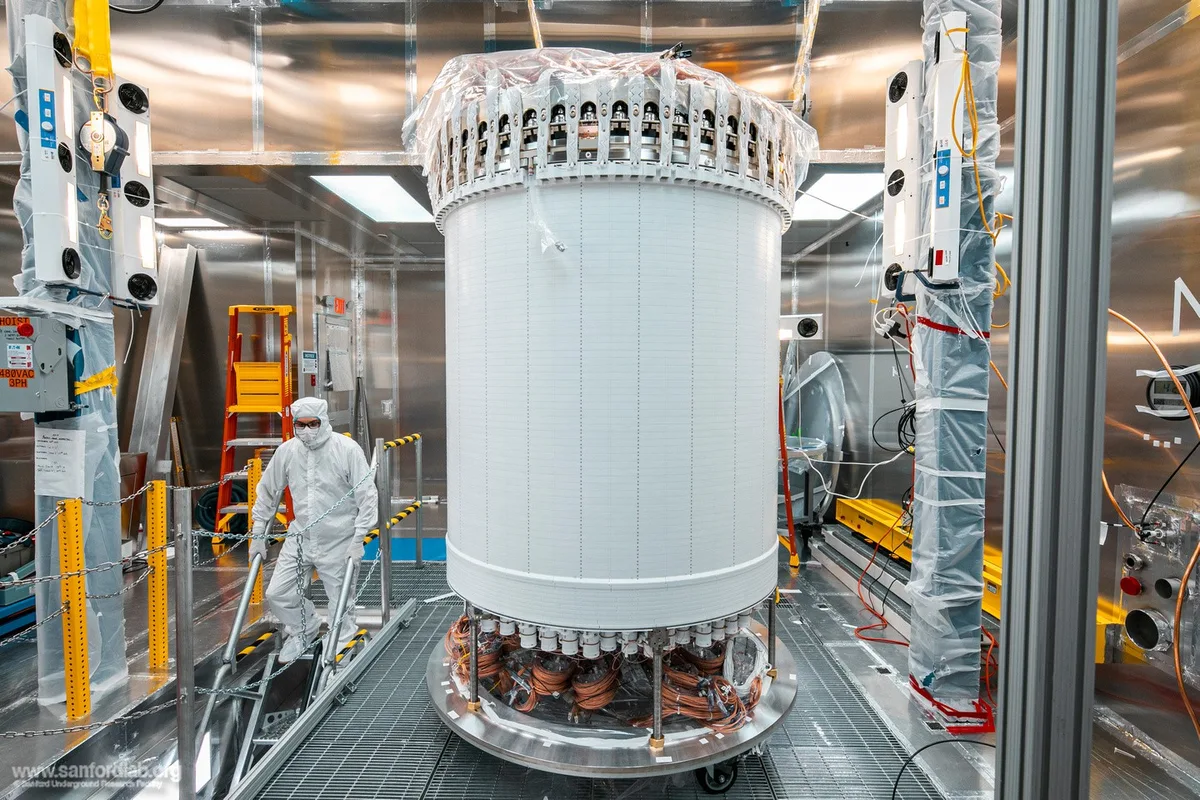 Experimento subterrâneo encontra sinal raro ainda sem confirmação de matéria escura