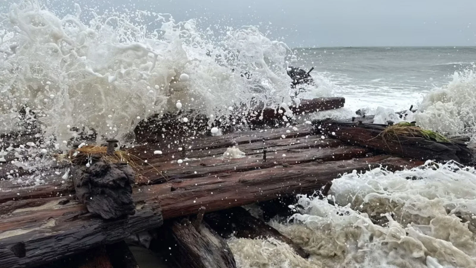 Fragmentos na praia de Nantucket podem ser de escuna naufragada em 1884