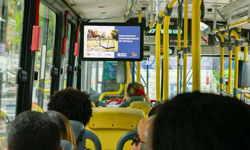 Passageiro morre baleado dentro de ônibus do BRT no Rio