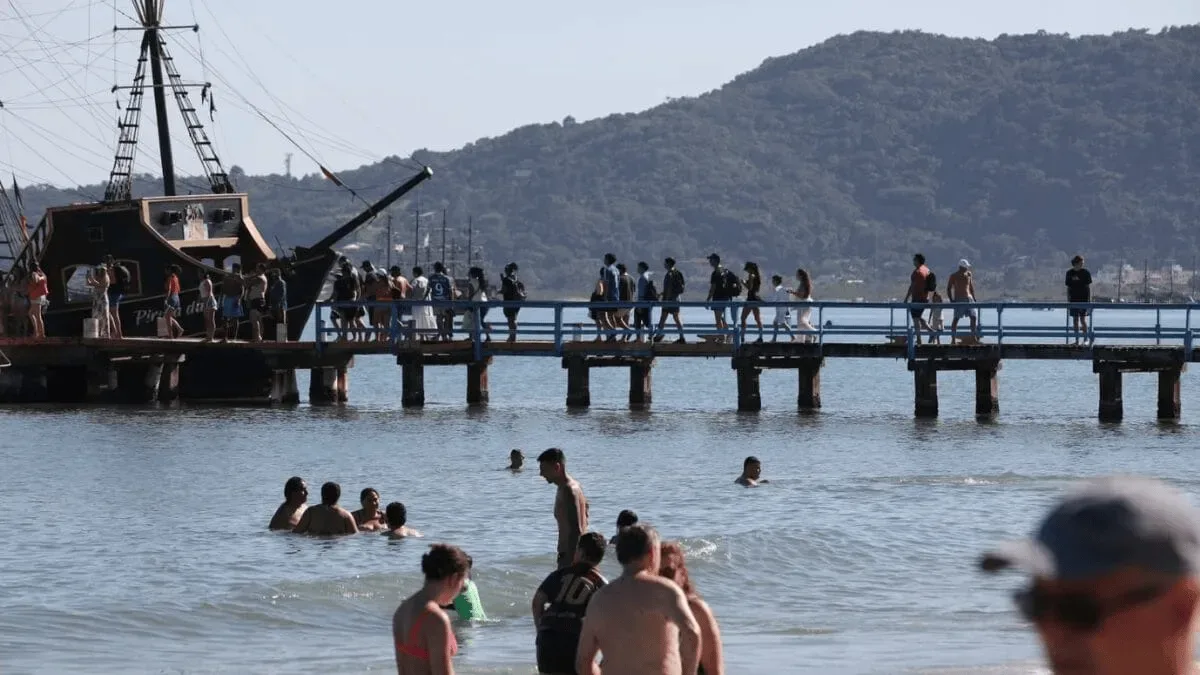 Corpo de homem é encontrado no mar em Canasvieiras, em Florianópolis