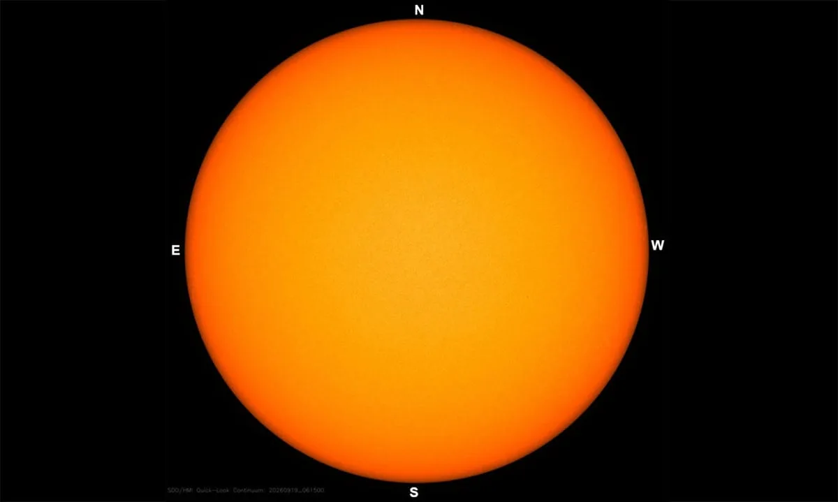 Sol passa dois dias sem manchas visíveis, mas atividade continua no lado oculto