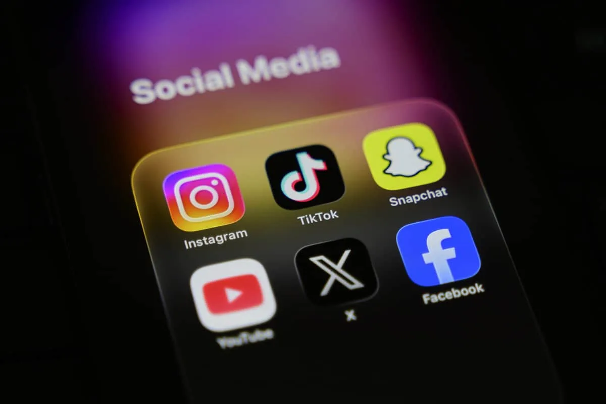 Austrália lidera apoio a limite de idade nas redes sociais, mostra pesquisa