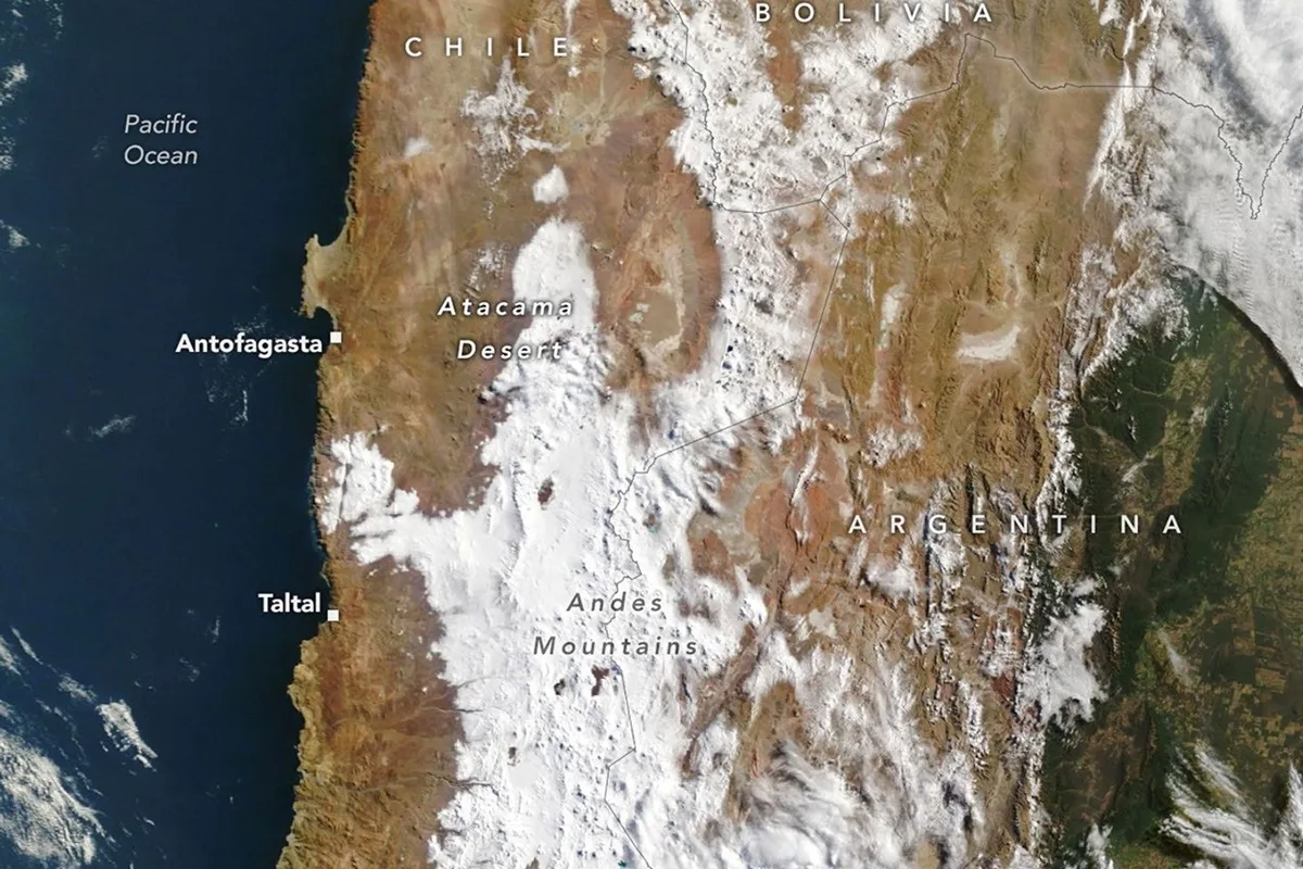 Neve cobre grande parte do Atacama e interrompe atividades de observatórios