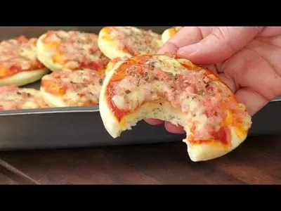 Mini pizzas caseiras: veja como preparar, variar o recheio e congelar