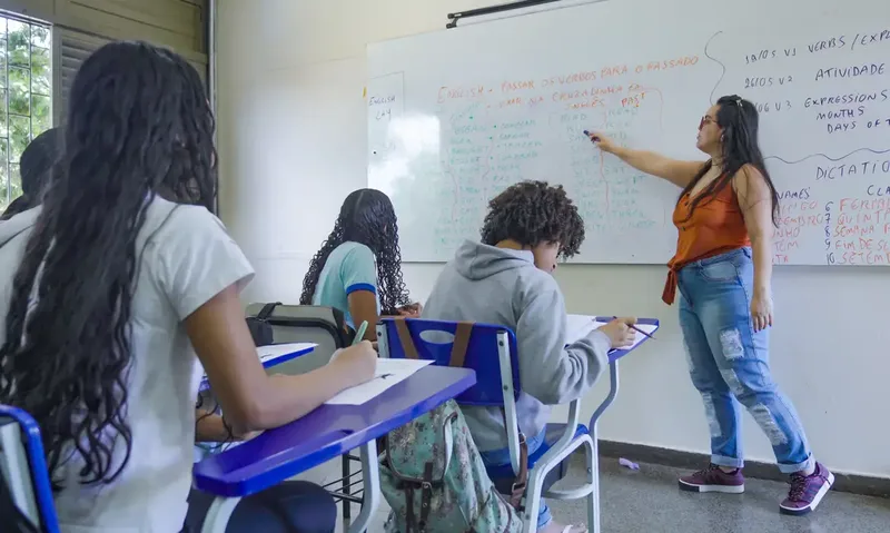 Professores de até 24 anos caem 31,1% no ensino médio em dez anos