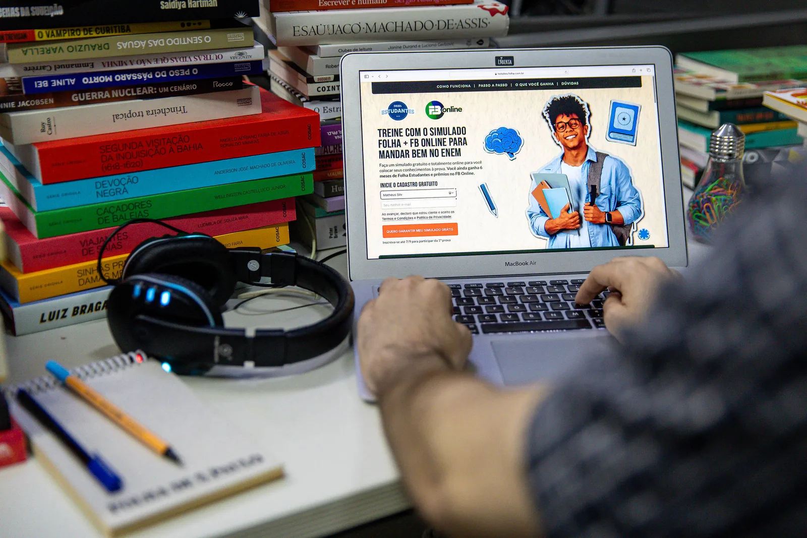 Simulados gratuitos de Unicamp, Fuvest e Enem começam nesta segunda