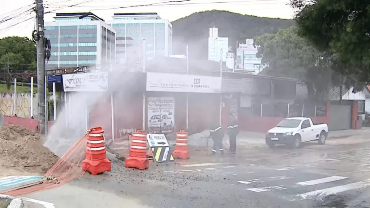 Casan prevê concluir até 12h reparo em rede de água no Itacorubi