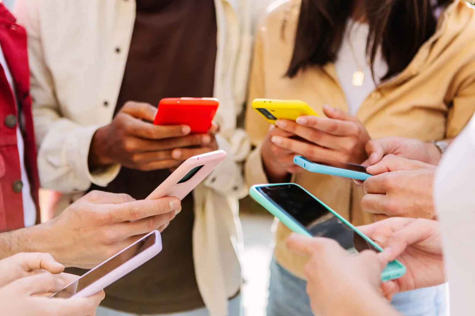 União Europeia propõe restrições a redes sociais para menores de 13 anos