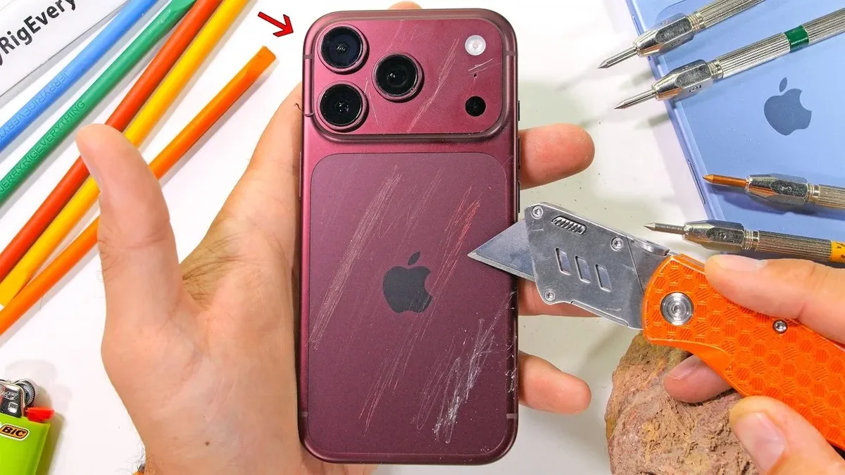 Teste de dobra deixa iPhone 18 Pro sem flexão; câmera e bateria são detalhadas