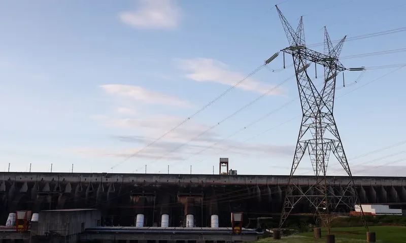 Bandeira verde volta às contas de luz em outubro, anuncia Aneel