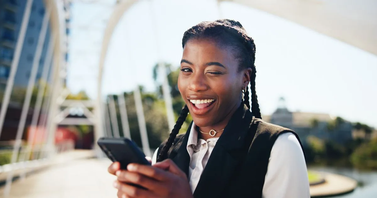 Programa da TNT e da SoulCode oferece formação gratuita pelo WhatsApp