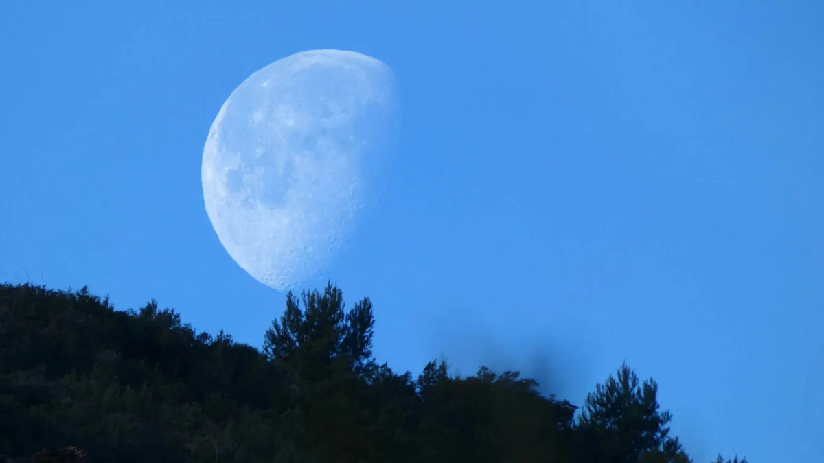 Lua Cheia está 93% visível nesta segunda-feira