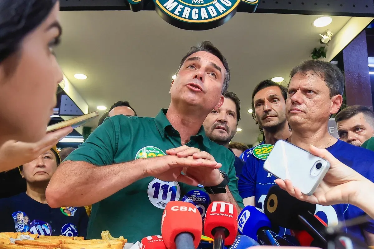 Pesquisa mostra vantagem de Lula no primeiro turno e empate com Flávio no segundo