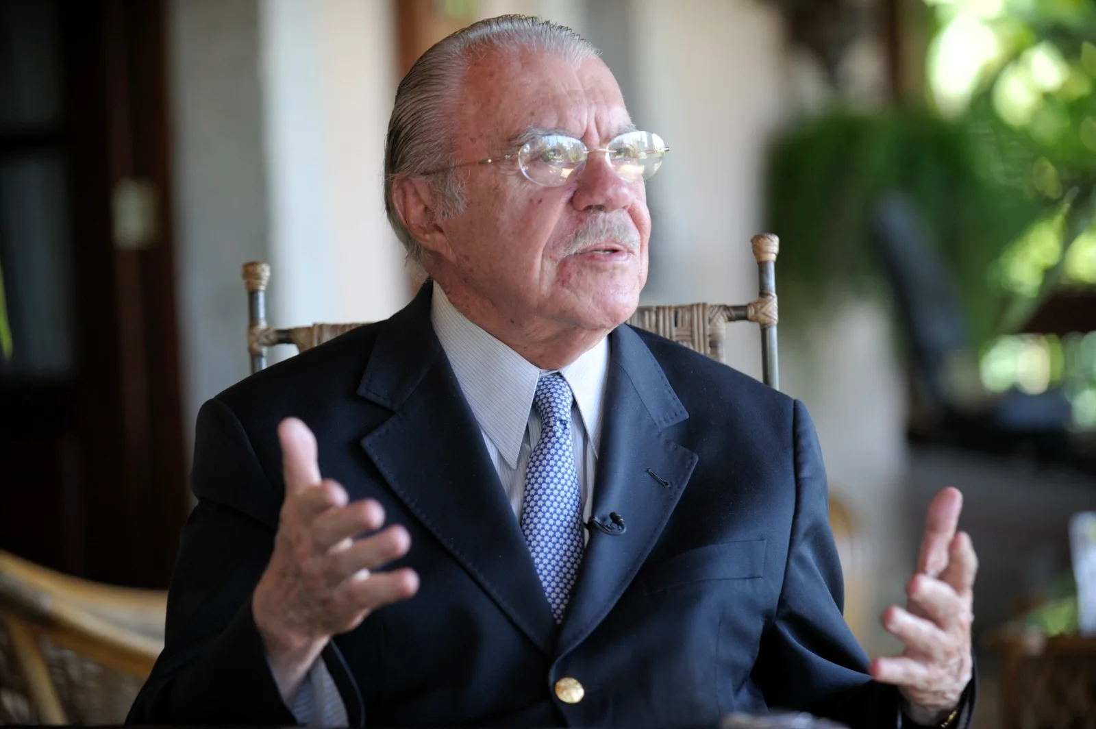 José Sarney deixa hospital após três dias de tratamento contra pneumonia