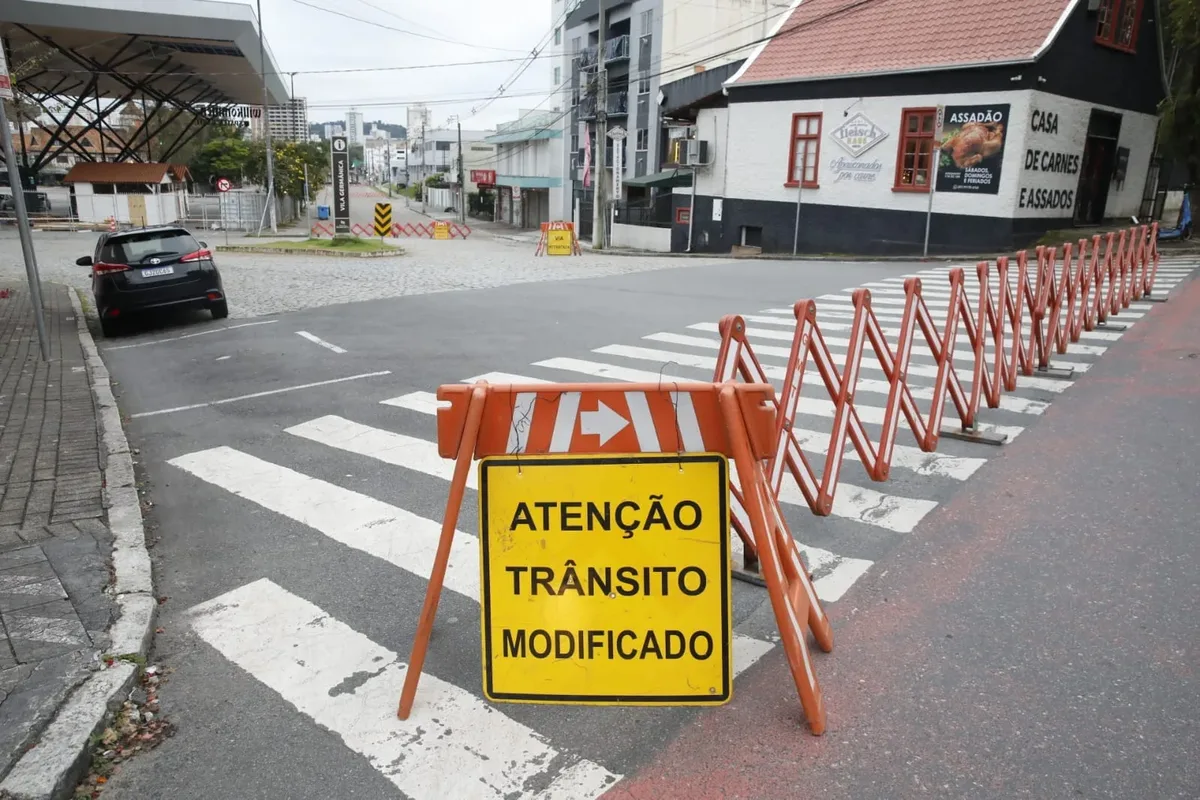 Blumenau adia bloqueios perto da Vila Germânica para montagem da Oktoberfest