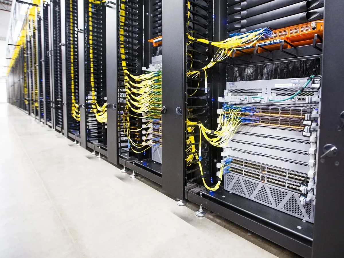Apple avalia servidor de rack voltado a IA, empresas e governos