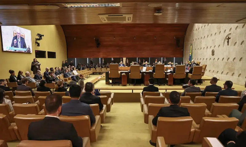 Análise vê julgamento no STF como disputa sobre provas e imagem de Moraes
