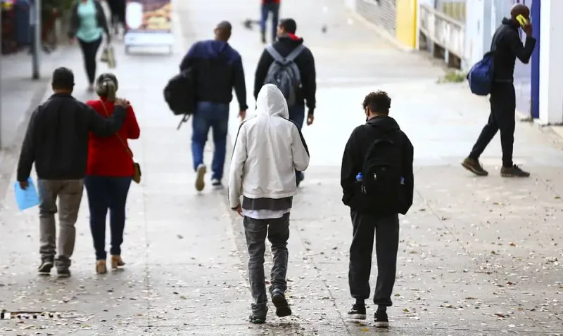 Previsão para quinta-feira aponta frio no Sul e chuva em áreas quentes