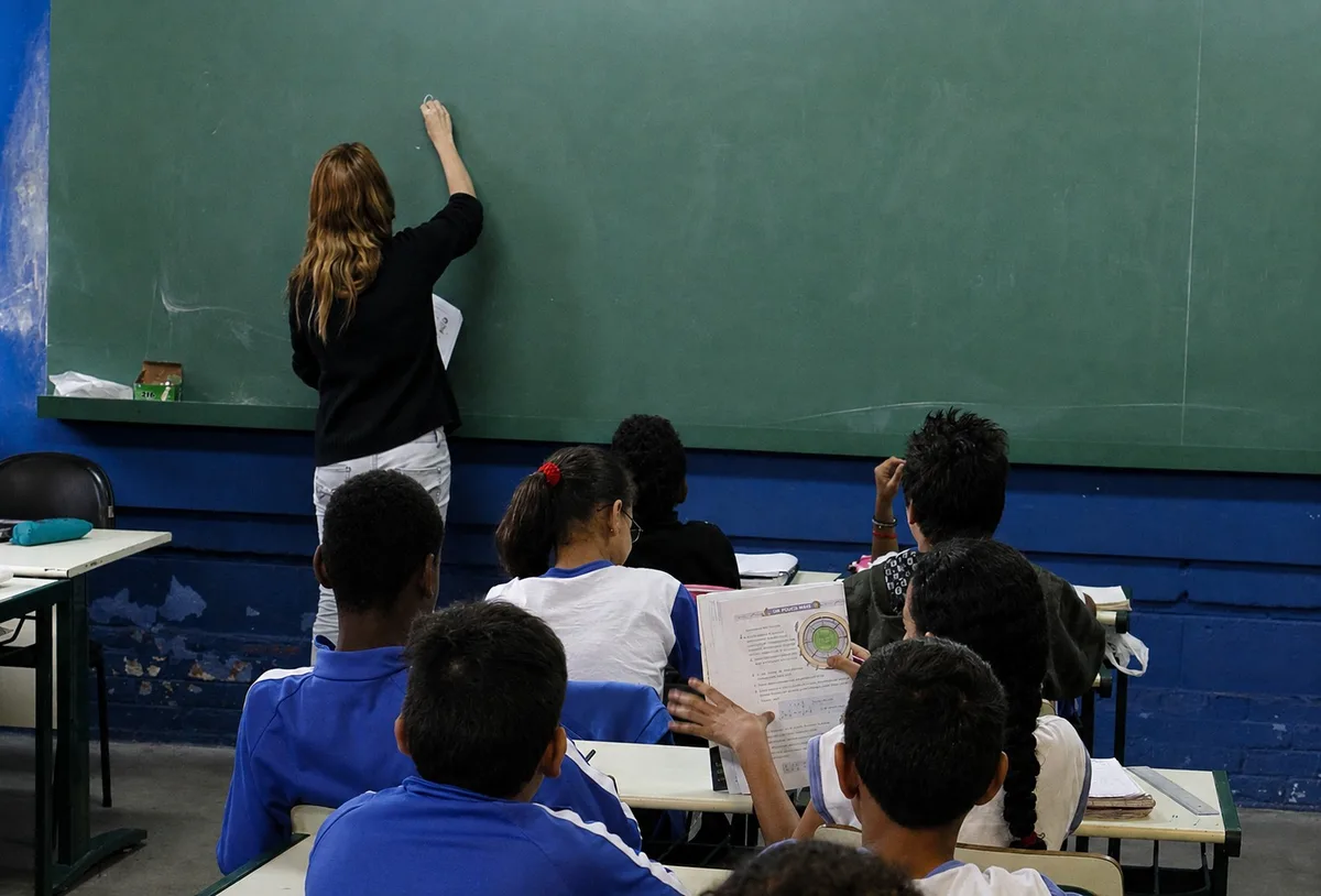 Pisa 2025: Brasil mantém baixo desempenho e fica atrás de seis países latino-americanos