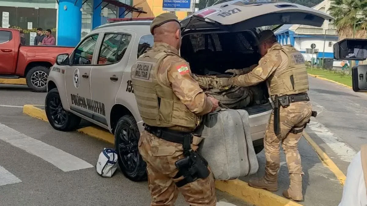 Mala retirada de agência em Joinville tinha roupas, informa Polícia Militar