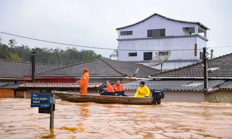 Seis municípios de São Paulo decretam emergência após chuvas e inundações