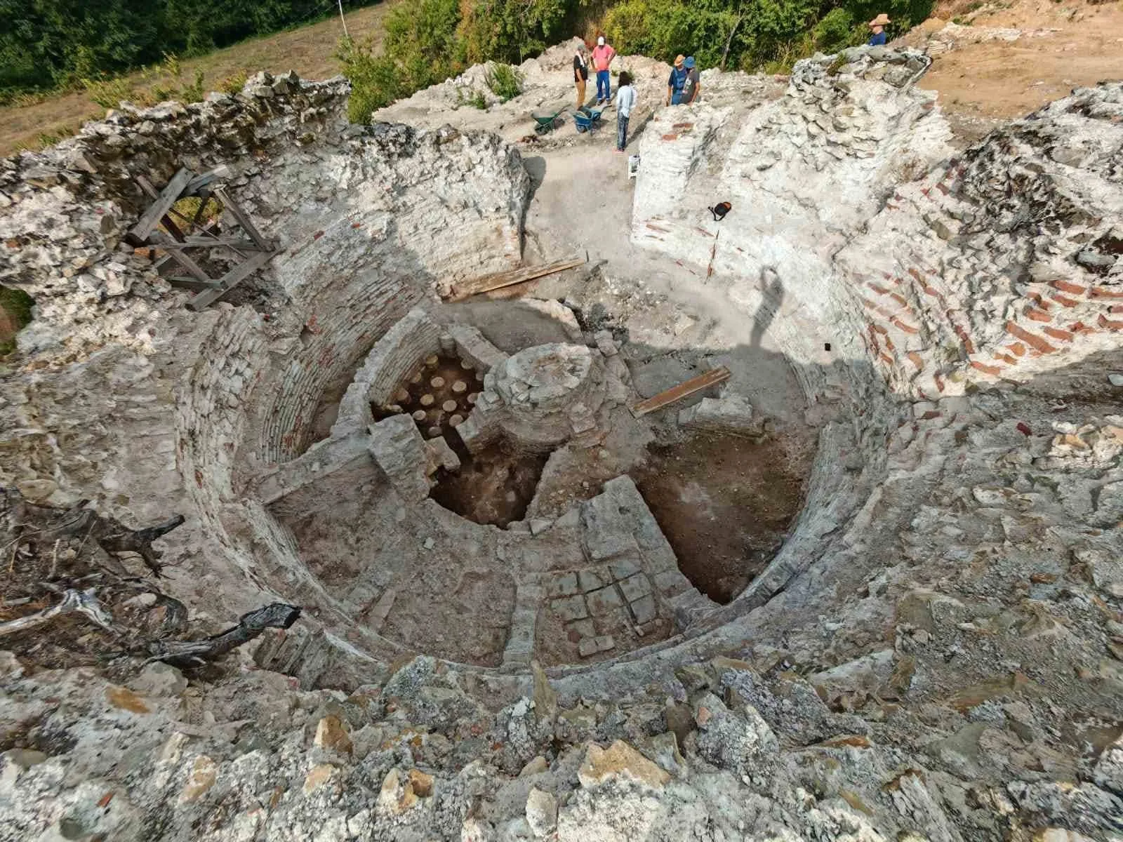 Banhos imperiais romanos são encontrados em palácio na Sérvia
