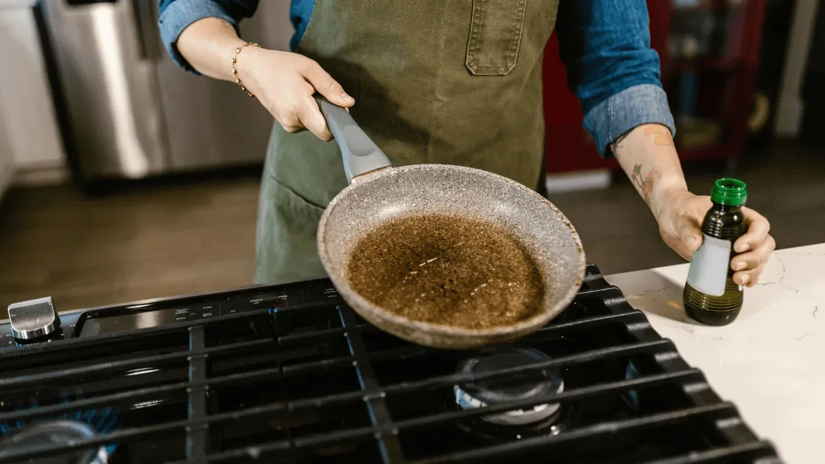 Como remover panela queimada sem danificar diferentes materiais