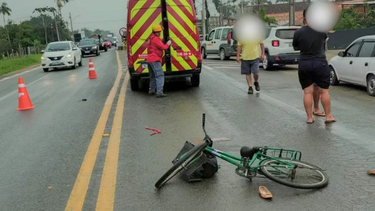 Ciclista morre após colisão com carreta na BR-280, em Araquari
