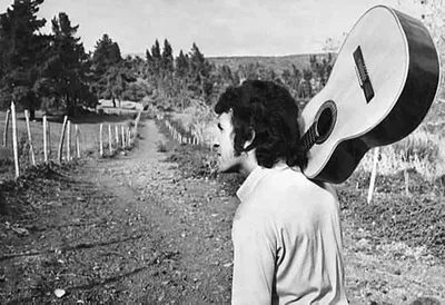 Mil Guitarras reúne arte e memória de Victor Jara em São Paulo