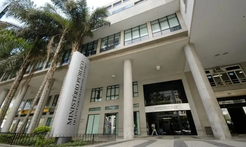 Operação investiga uso de viaturas e delegacia em cobranças ilegais no RJ