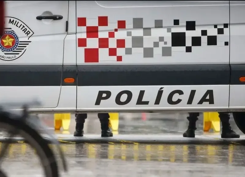 Delegado é detido após bater viatura descaracterizada em carro da PM em São Paulo