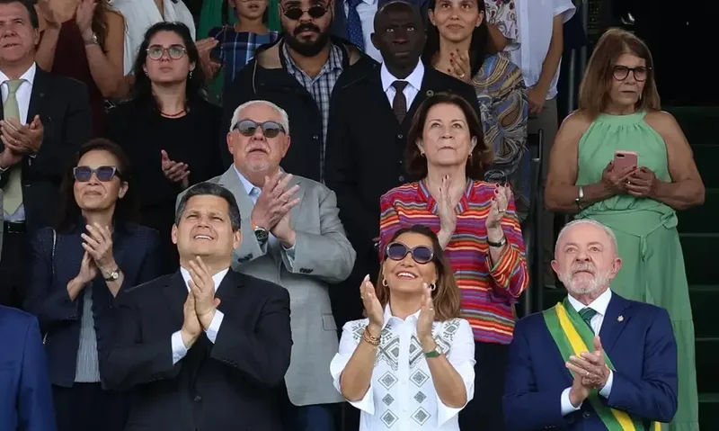 Desfile de 7 de Setembro reúne Lula, chefes do Congresso e ministros em Brasília