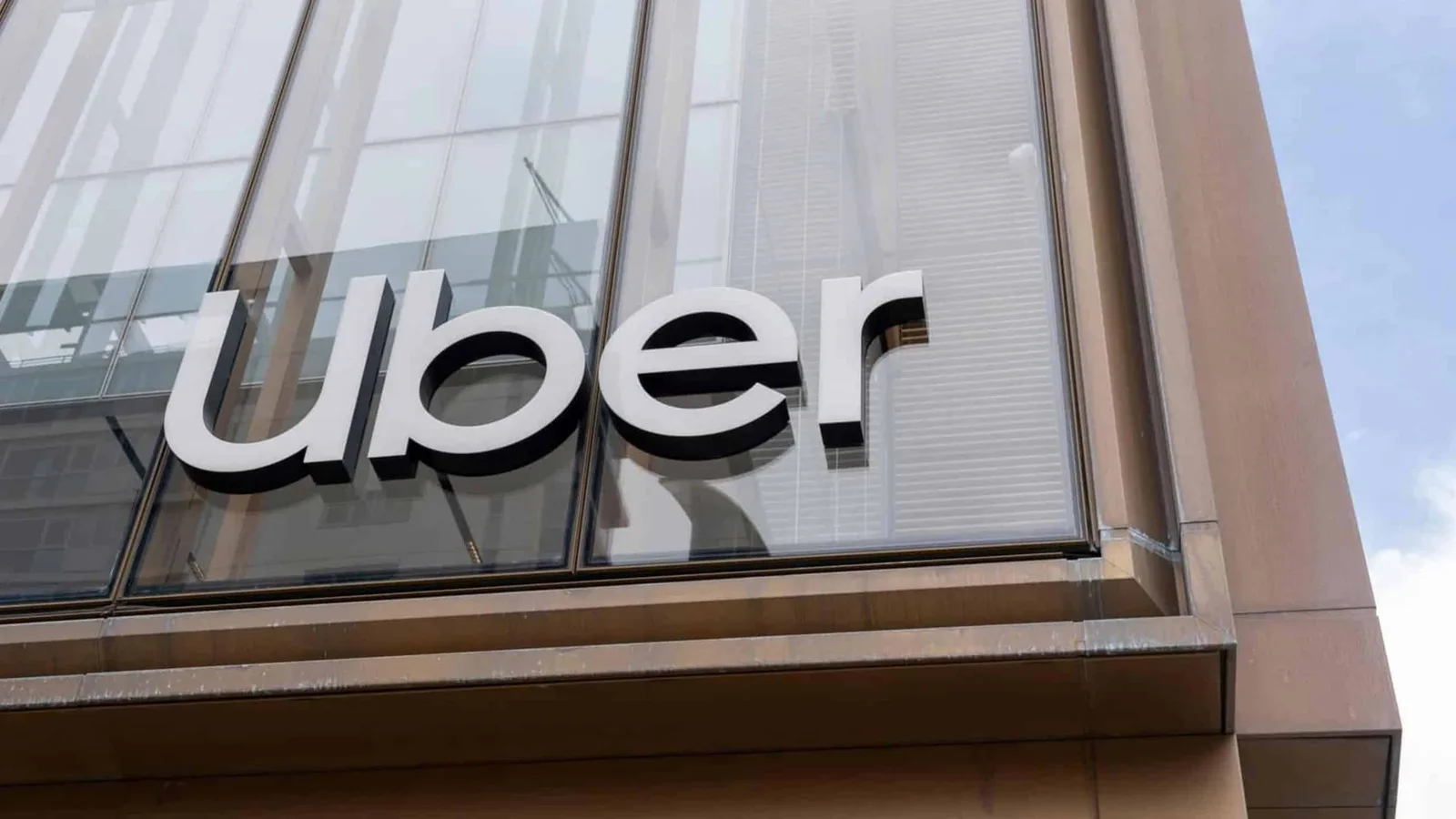 Uber planeja usar economia de demissões para reduzir preço das corridas